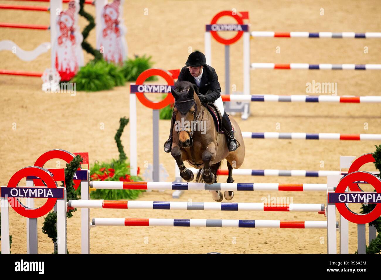 London, Großbritannien. 20. Dezember, 2018. 2. Platz. Robert Whitaker reiten Laufsteg IV. GBR. Santa Stakes. Springen. Olympia. Die London International Horse Show. London. UK. . Credit: Sport in Bildern/Alamy leben Nachrichten Stockfoto