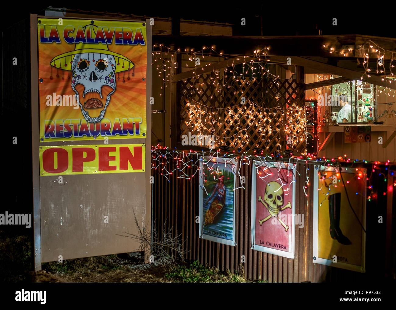 Hispanic/Mexikanische Küche Restaurant in East, West Texas, über die traditionellen mexikanischen Darstellung eines Schädels. Stockfoto