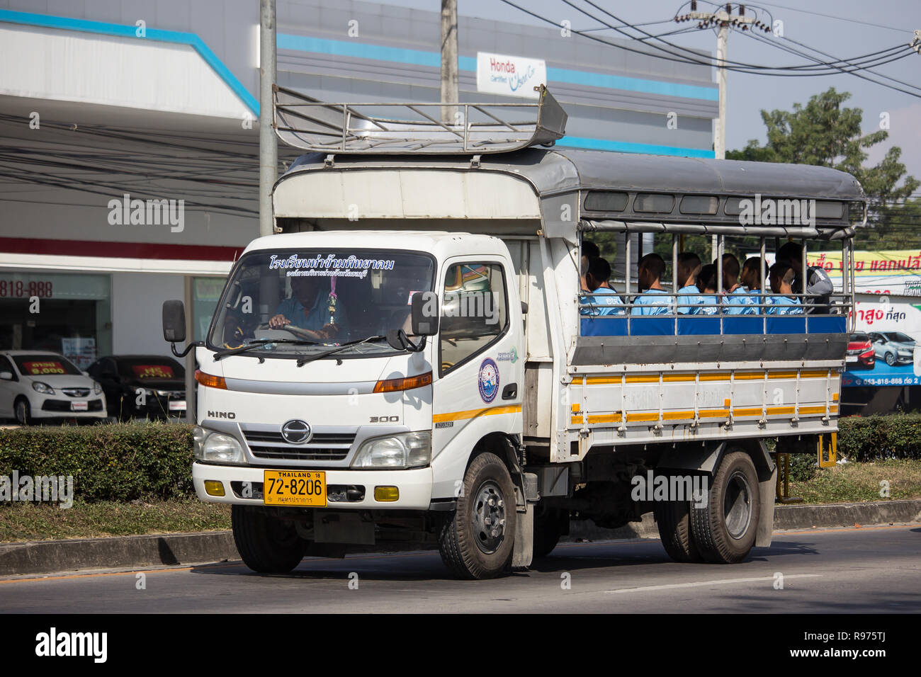 Chiangmai, Thailand - 4. Dezember 2018: School Bus Truck. Auf der straße Nr. 1001 8 km von Chiang Mai City. Stockfoto