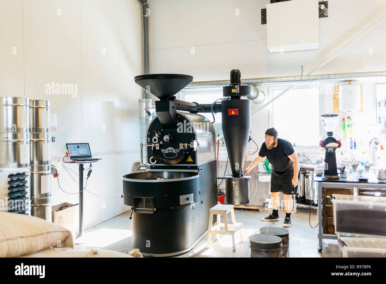 Kaffeeröstmaschine -Fotos und -Bildmaterial in hoher Auflösung – Alamy
