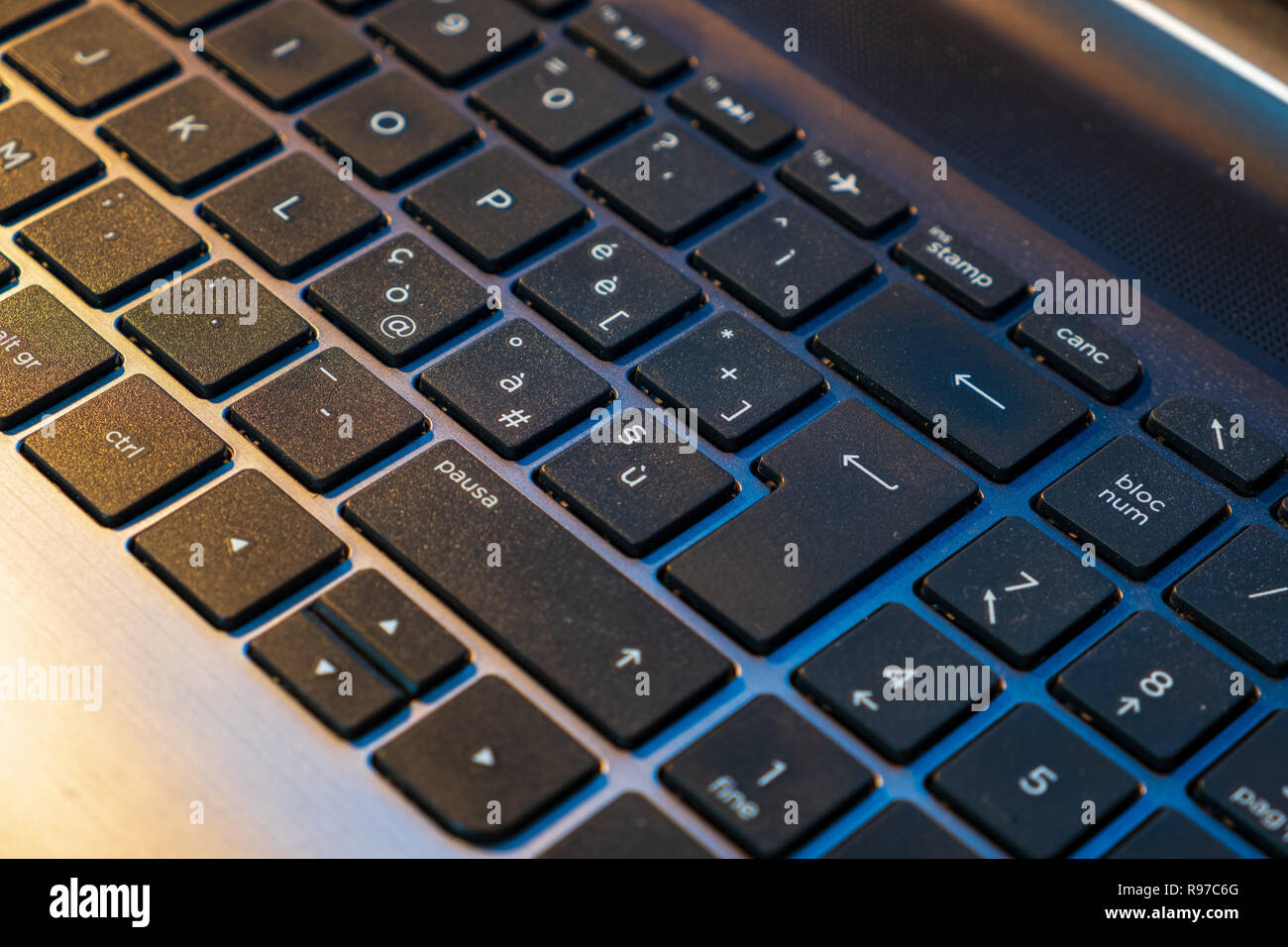 Englische Tastatur der neuesten Generation und neue Generation Computer. Stockfoto