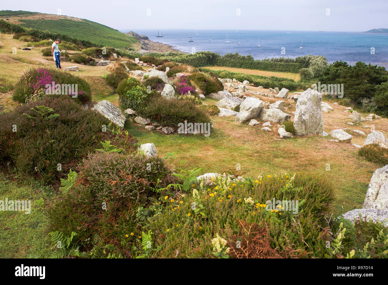 Halangy des alten Dorfes, St. Mary's, Isles of Scilly, England, UK. MODEL RELEASED Stockfoto