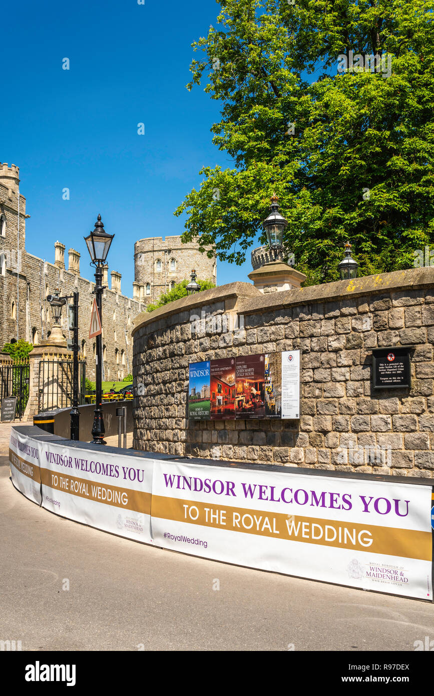 Eine königliche Hochzeit Banner im Schloss Windsor in Windsor, Berkshire, Großbritannien, Großbritannien, Europa. Stockfoto