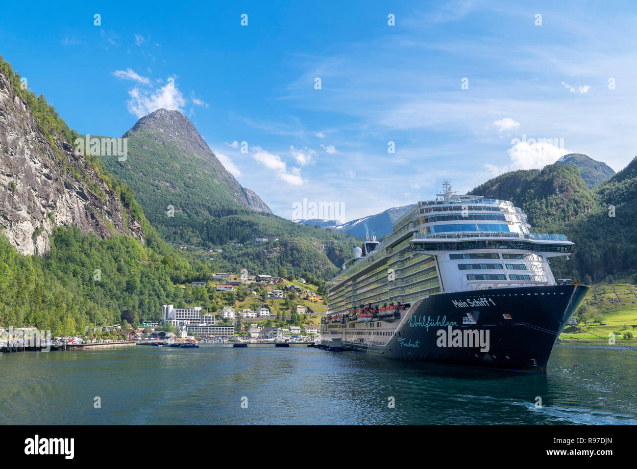 Tui Mein Schiff 1 Schiff in den Hafen von Geiranger, Møre og Romsdal, Sunnmøre, Norwegen Stockfoto