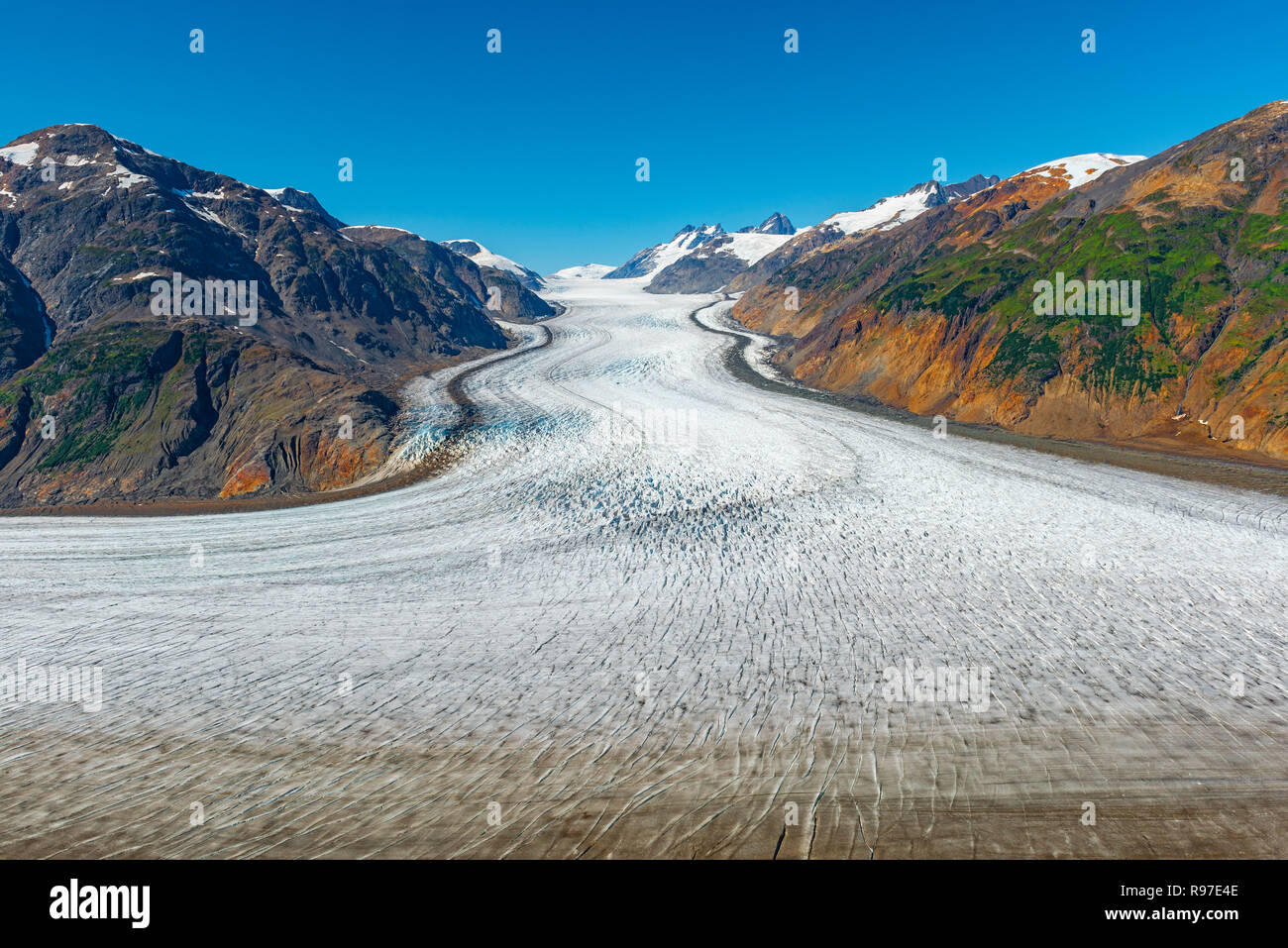 Die majestätischen Ice flow Der Salmon Gletscher und die Grenze Bergkette in der Nähe von Hyder in Alaska, Vereinigte Staaten von Amerika (USA). Stockfoto