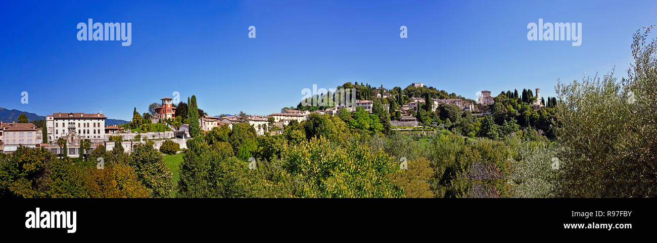 Panorama von Asolo, mittelalterliche Stadt auf den Hügeln am Fuß des Monte Grappa in Veneto, 60 km von Venedig entfernt. Stockfoto