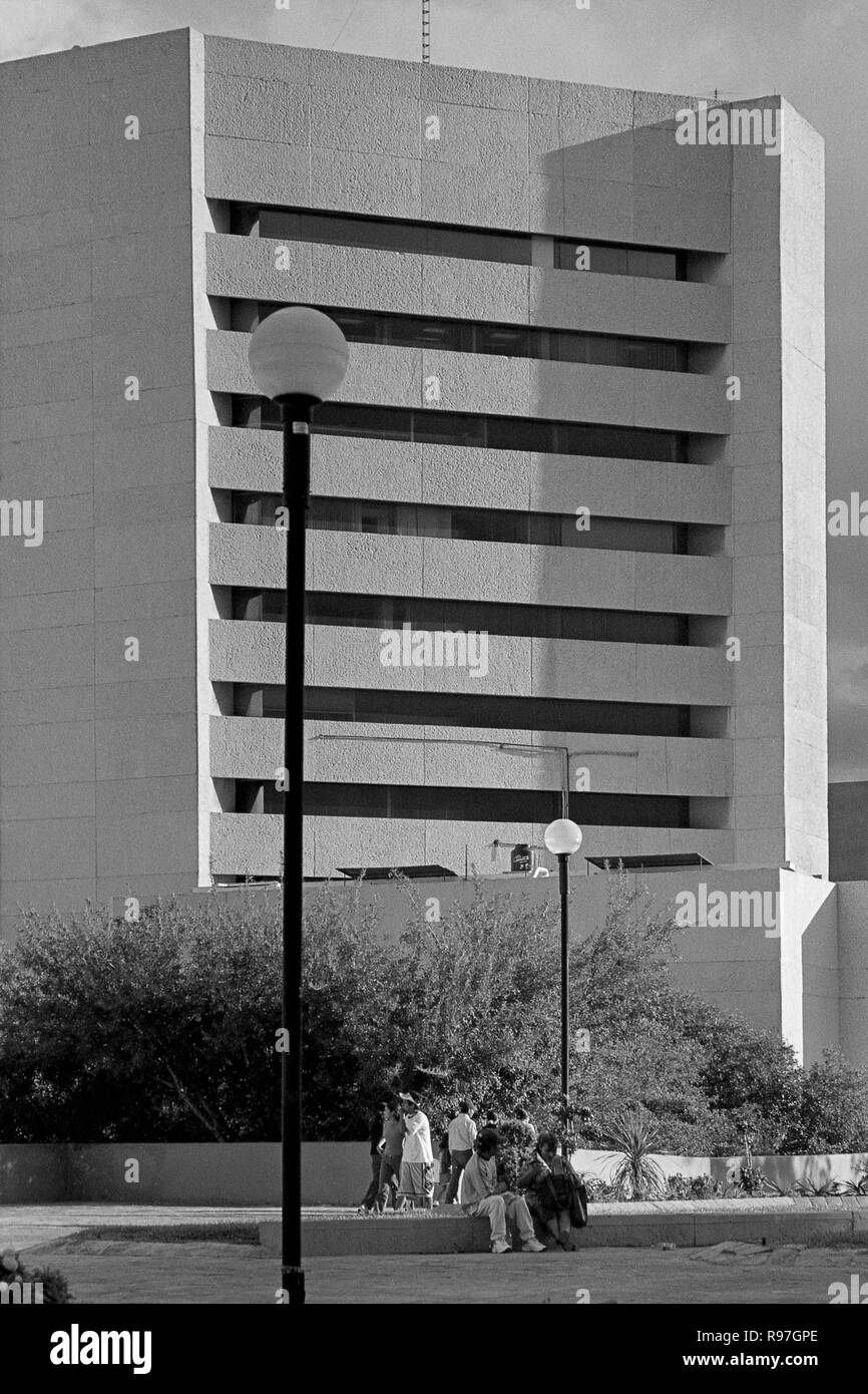 MONTERREY, NL/MEXIKO - Nov 10, 2003: Status der zentralen Bibliothek 'Fray Servando Teresa de Mier" Gebäudes, an dem Macroplaza Stockfoto