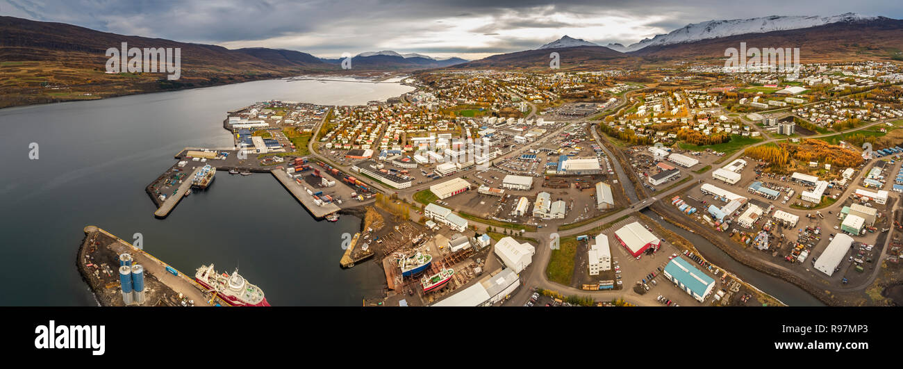 Akureyri im Norden Islands, im Herbst Stockfoto