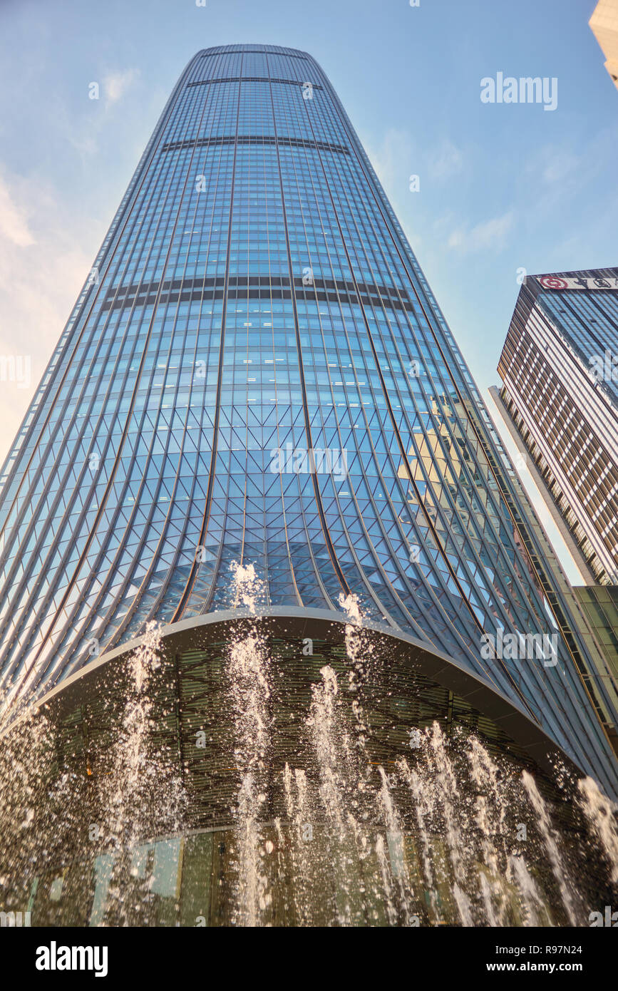 SHENZHEN, China - 28. MAI 2014: Kingkey 100 am Tag. Die KK100, ehemals Kingkey 100 und Kingkey Finance Tower ist ein Wolkenkratzer supertall I Stockfoto