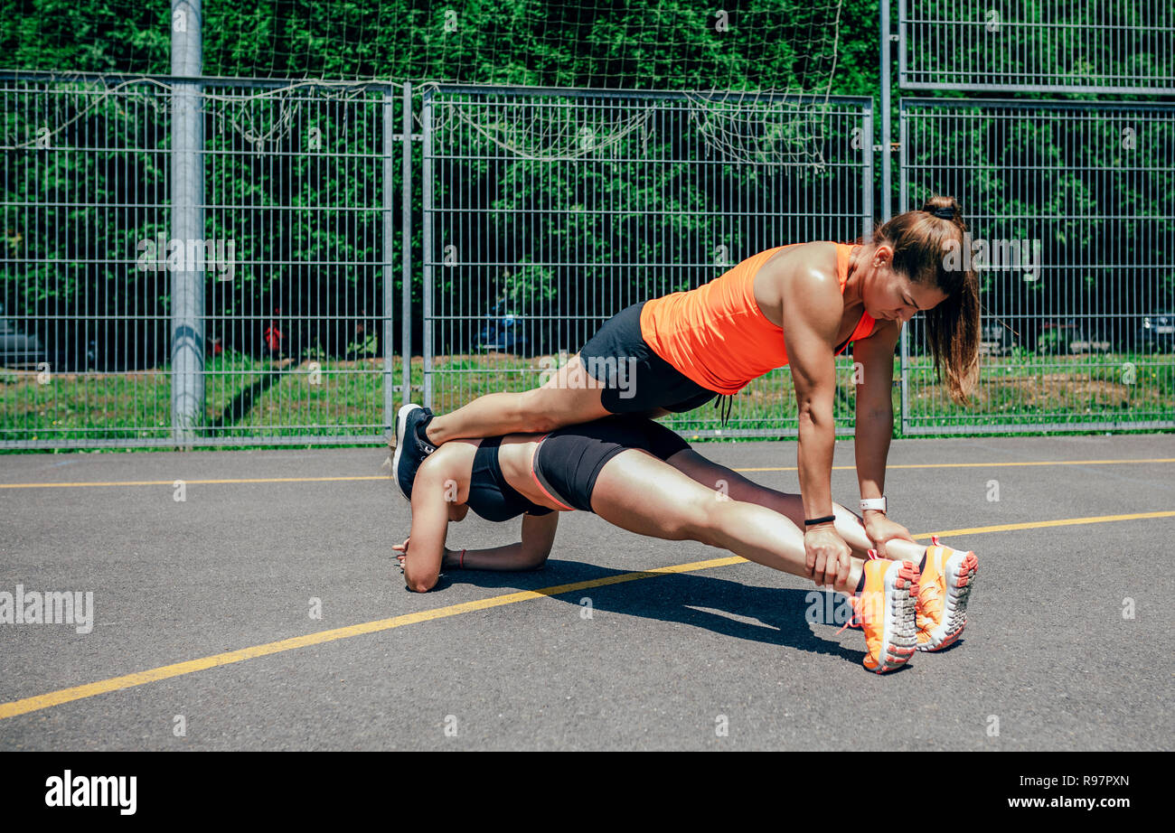 Sportlerinnen, Schulungen für Partner Stockfoto