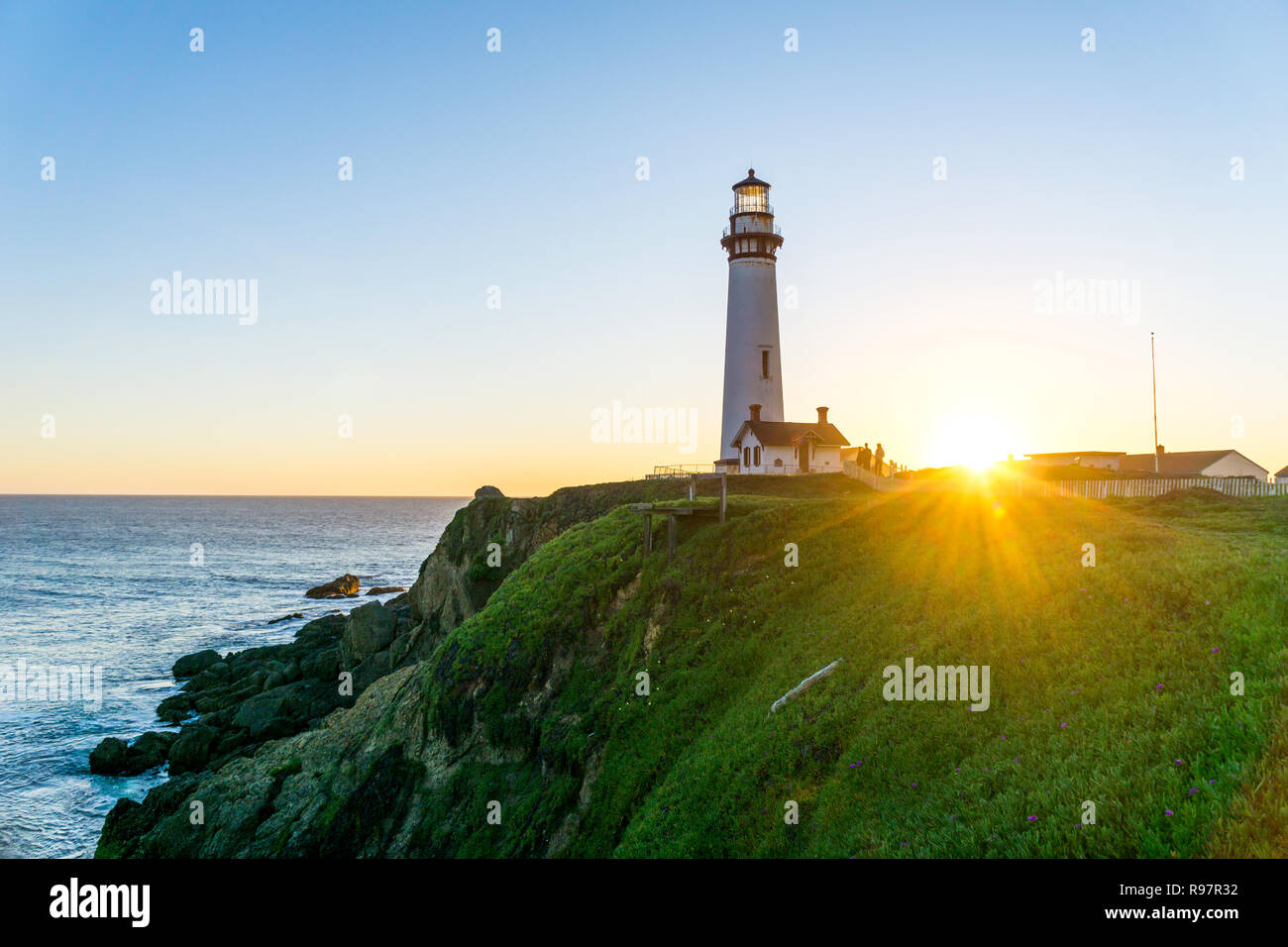Historische Alte Leuchtturm bei Sonnenuntergang - Pigeon Point Lighthouse - Kalifornien, USA Stockfoto