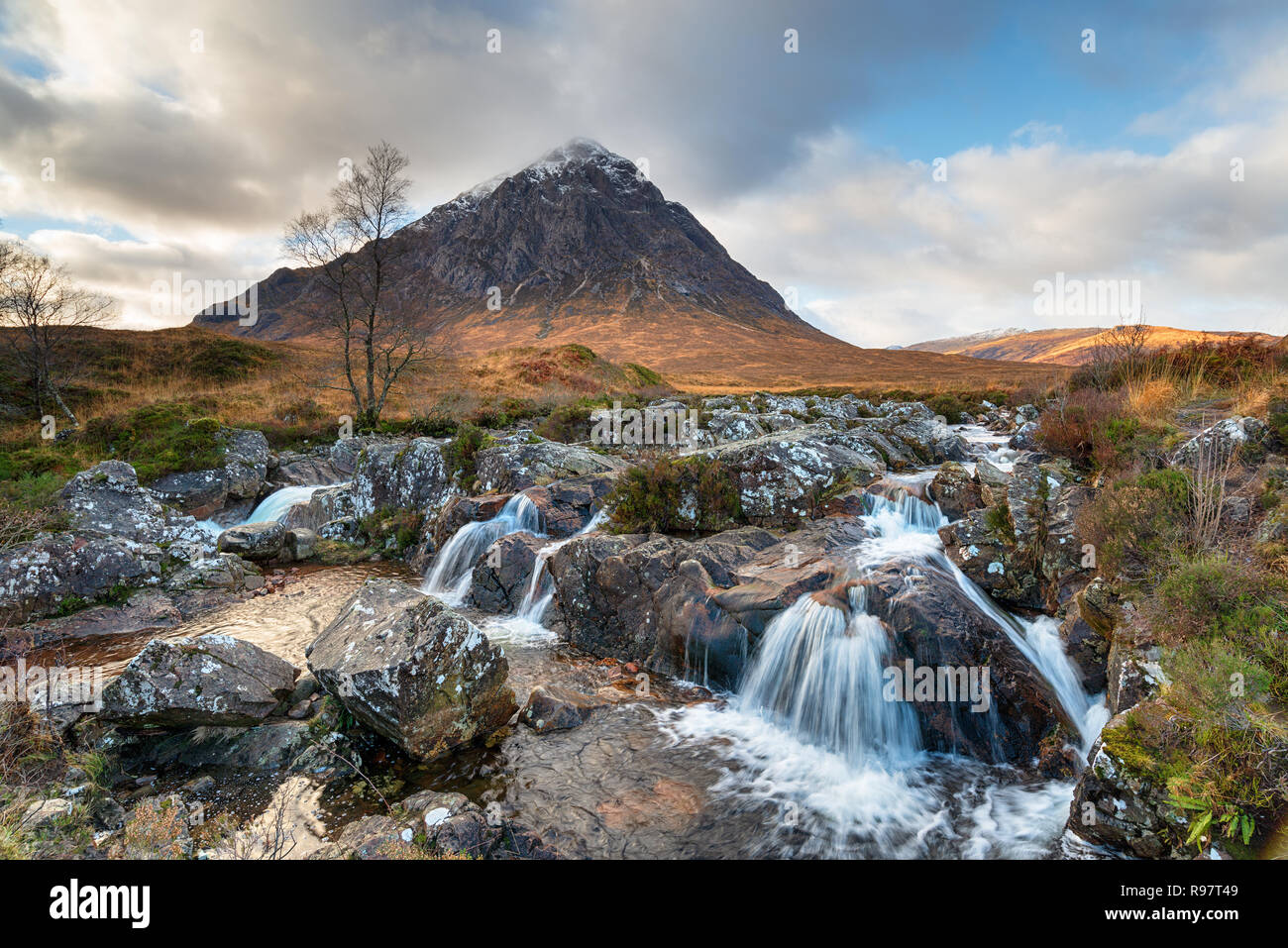 Der Wasserfall am Buachaille Etive Mor in Glencoe in den Highlands von Schottland Stockfoto