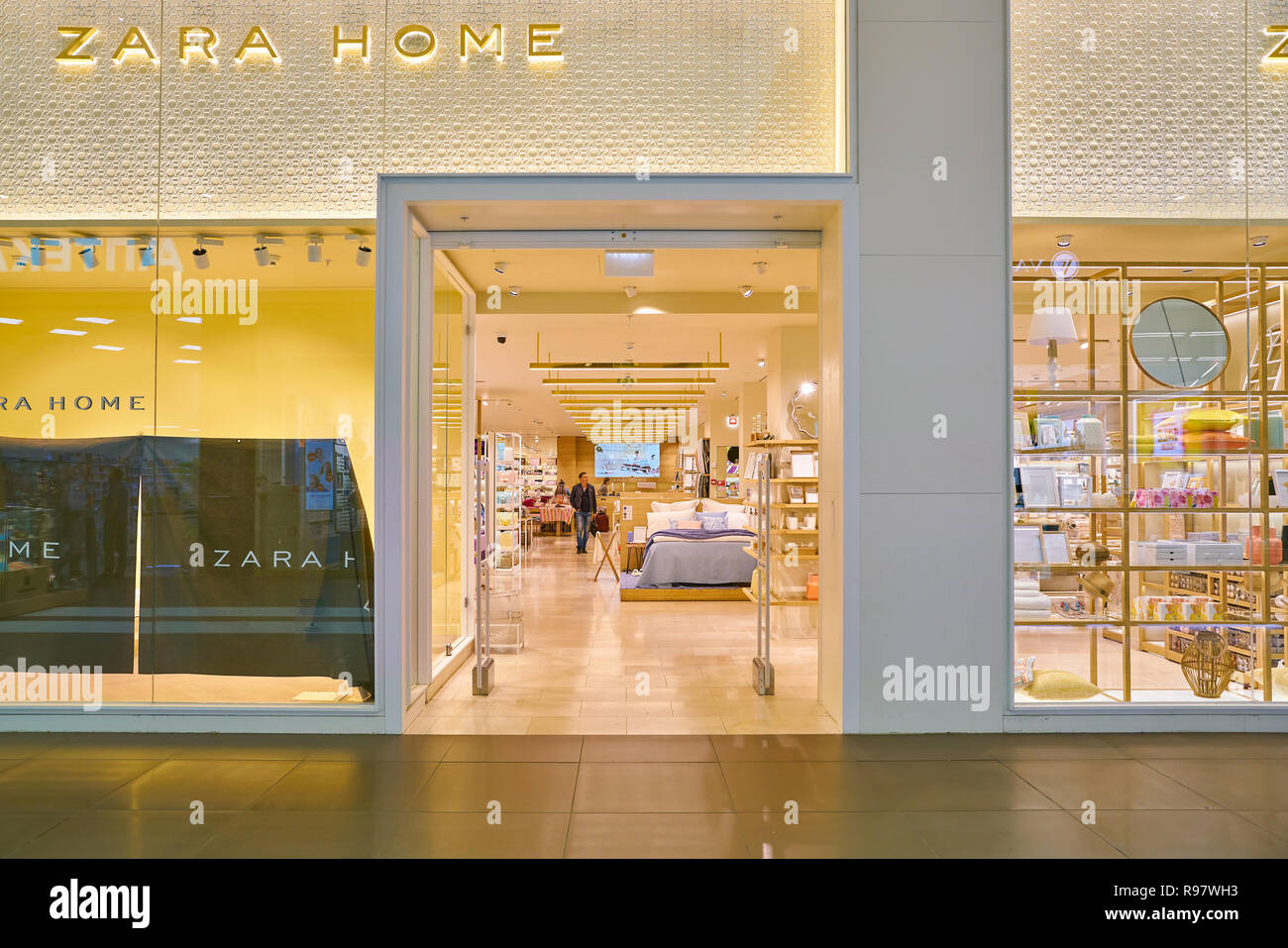 Zara Home Store Stockfotos und -bilder Kaufen - Alamy