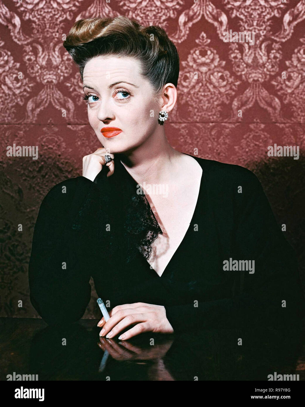 Original Film Titel: NOW, Voyager. Englischer Titel: Nun, Voyager. Jahr: 1942. Regie: IRVING RAPPER. Stars: BETTE DAVIS. Quelle: WARNER BROTHERS/Album Stockfoto