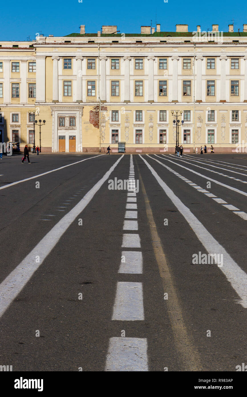Die Wachen Corp Sitz auf der östlichen Seite der Schlossplatz, in St. Petersburg, Russland. Architekt - Alessandro Brullo. Stockfoto