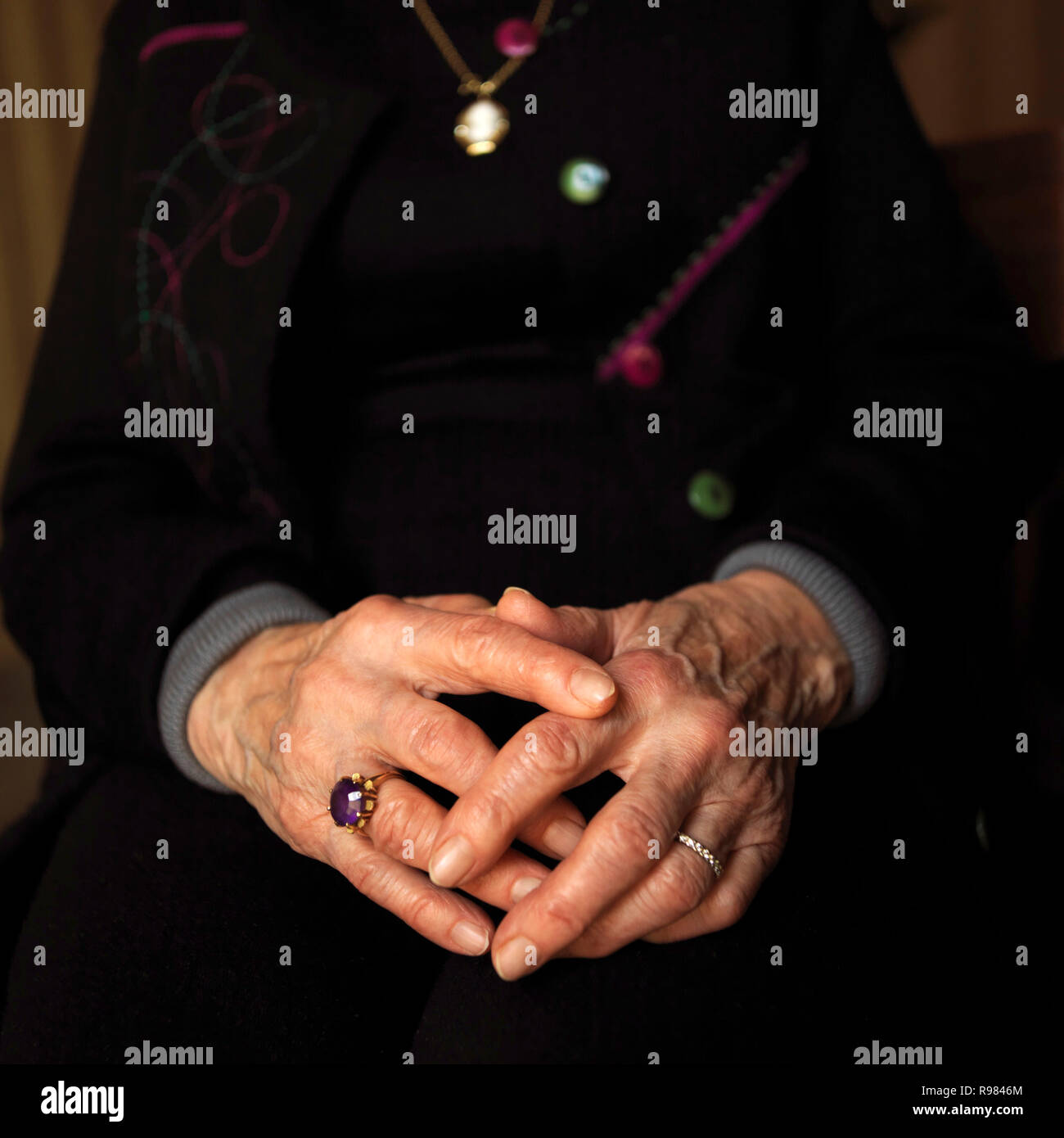 Nahaufnahmen der Hände einer Frau Stockfoto