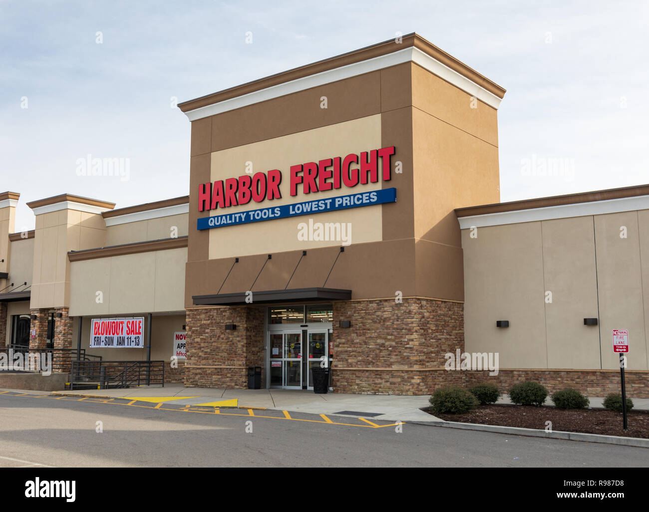 HICKORY, NC, USA -12-19-18: einem lokalen Harbor Freight store, Discounter von Werkzeugen und Geräten. Die über-800 store Kette ist in Calab Hauptsitz Stockfoto