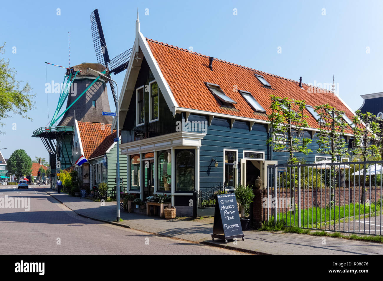 Holländische Windmühle in Zaanse Schans in Niederlande Stockfoto