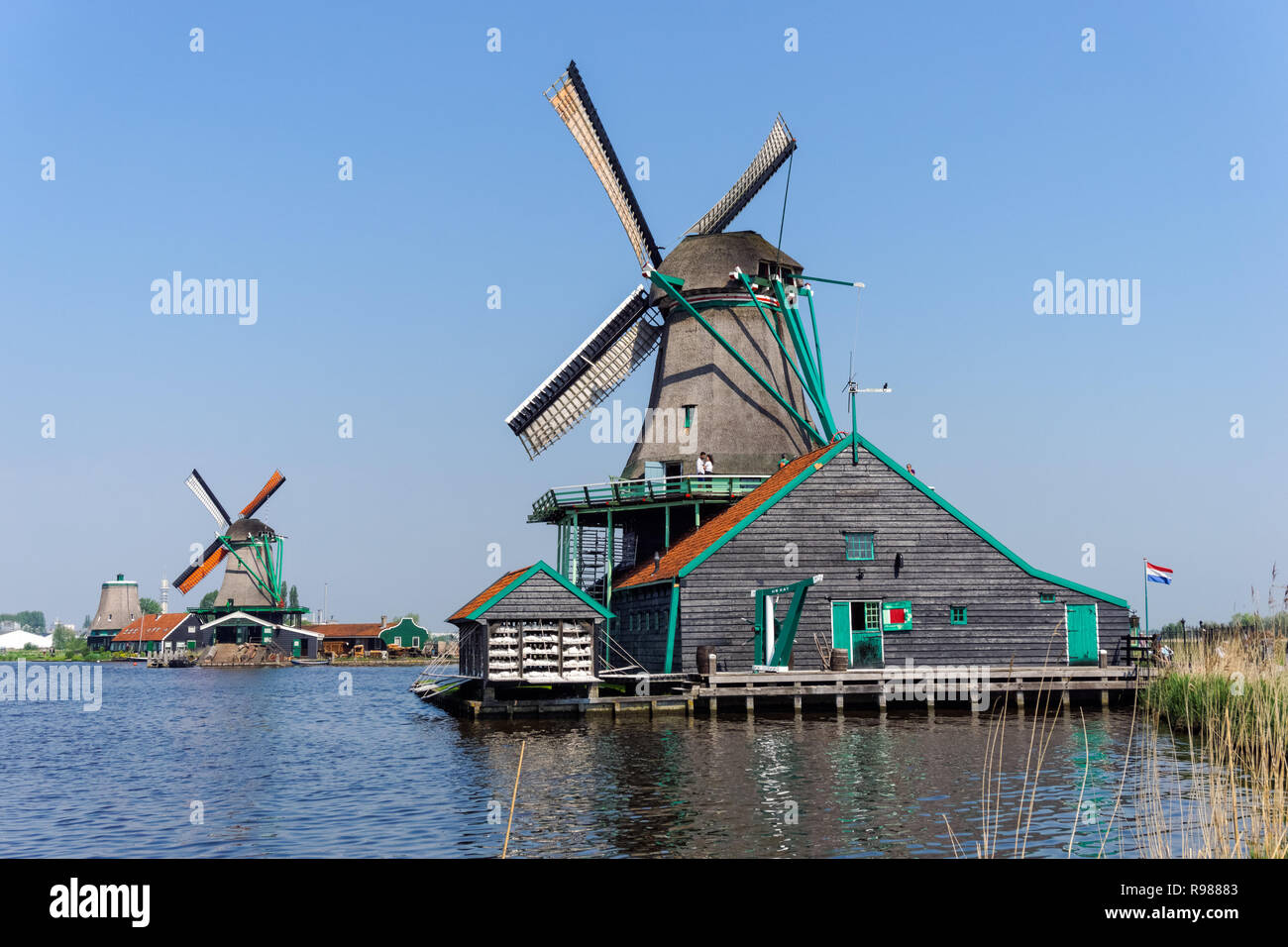 Holländische Windmühlen in Zaanse Schans in Niederlande Stockfoto