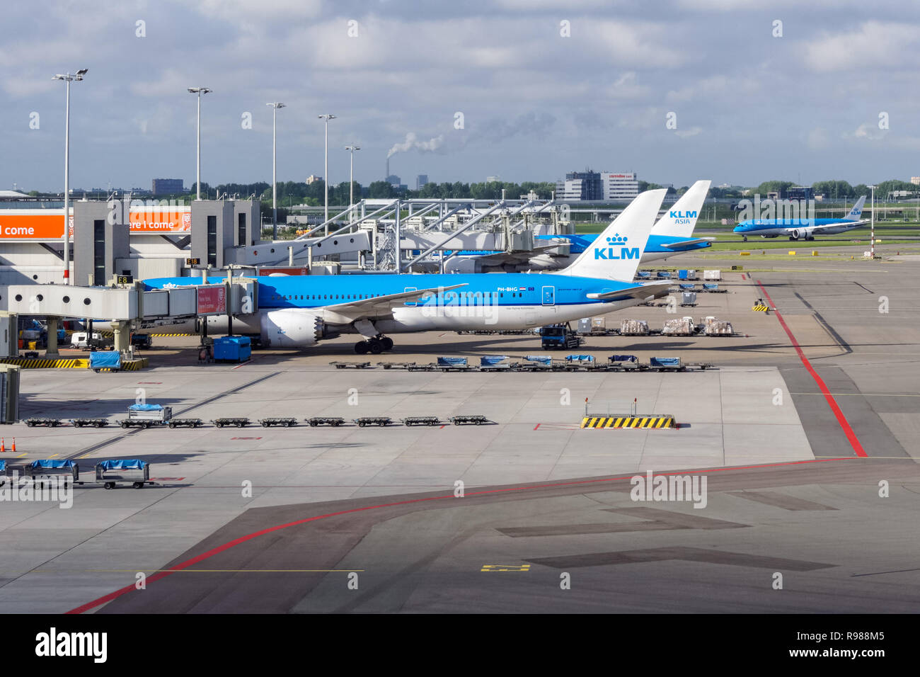KLM-Flugzeuge auf dem Flughafen Amsterdam Schiphol, Niederlande Stockfoto