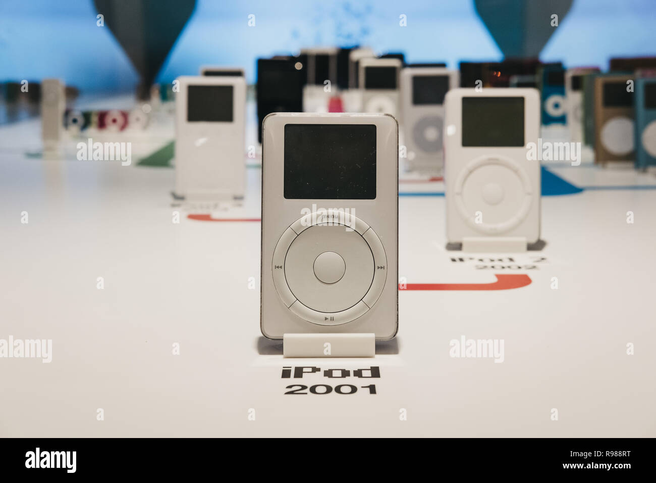 Prag, Tschechische Republik - 28. August 2018: Auswahl von iPods in Apple Museum in Prag, die größte private Sammlung von Apple Produkte rund um die wo Stockfoto