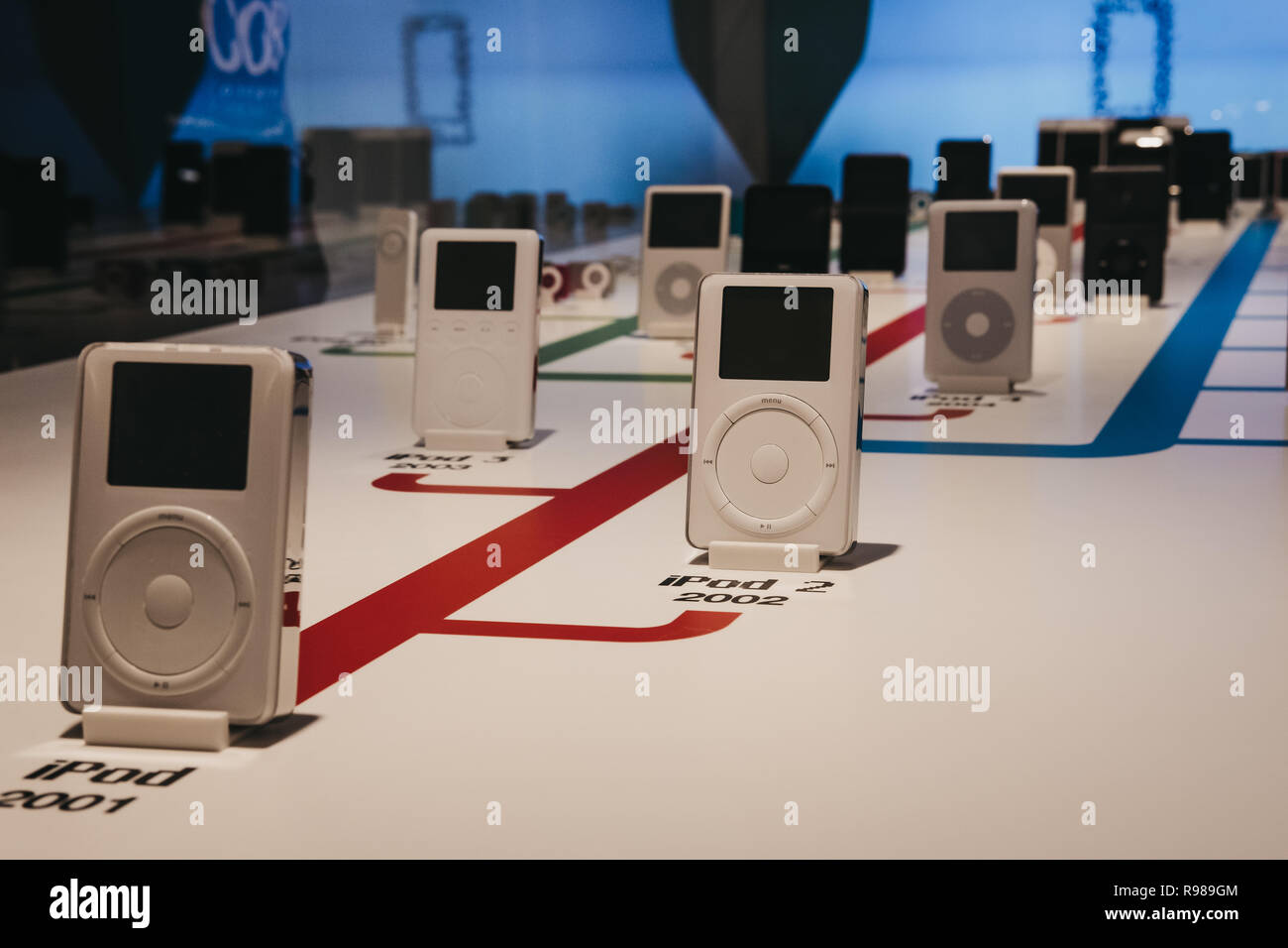 Prag, Tschechische Republik - 28. August 2018: Auswahl von iPods in Apple Museum in Prag, die größte private Sammlung von Apple Produkte rund um die wo Stockfoto