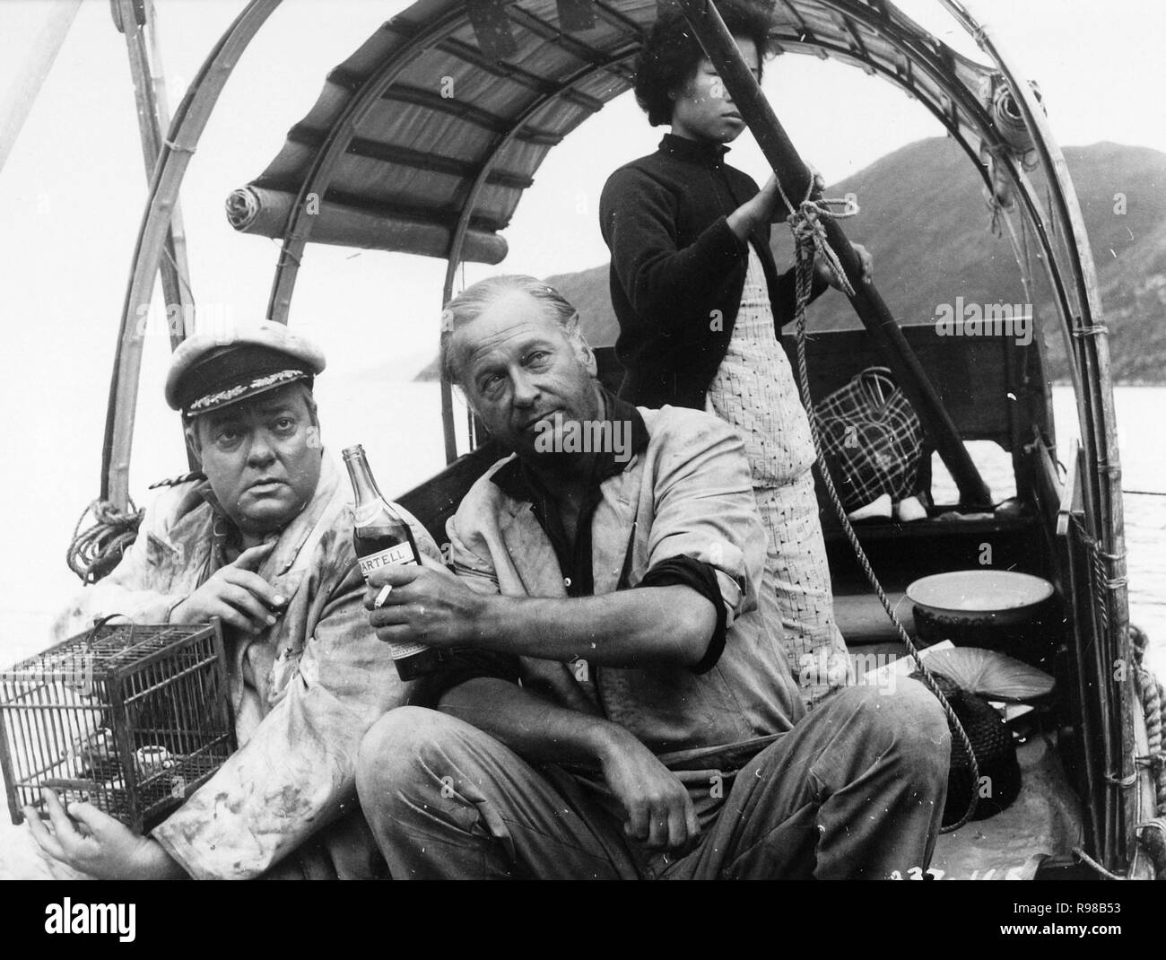 Original Film Titel: FÄHRE NACH HONGKONG. Englischer Titel: FÄHRE NACH HONGKONG. Jahr: 1959. Regie: LEWIS GILBERT. Stars: Curd Jürgens, Orson Welles. Credit: Rang/Album Stockfoto Original Film Titel: FÄHRE NACH HONGKONG. Englischer Titel: FÄHRE NACH HONGKONG. Jahr: 1959. Regie: LEWIS GILBERT. Stars: Curd Jürgens, Orson Welles. Credit: Rang/Album Stockfoto