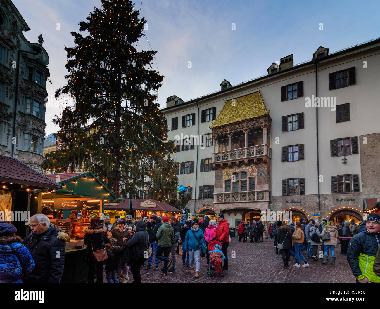 Haus goldenes dach goldenes dach in der region innsbruck Stockfotos und