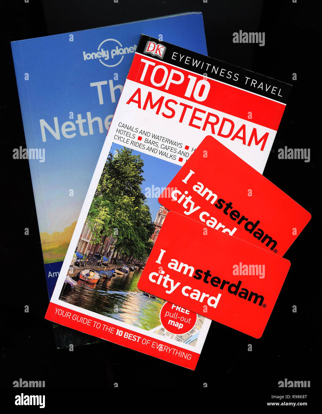 Lonely Planet, Eyewitness Travel Top 10 für Amsterdam, Holland, Niederlande zusammen mit I Amsterdam Cards, Niederlande Stockfoto