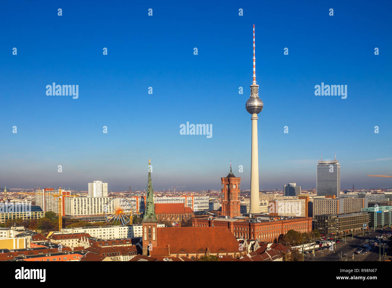 Blick über Berlin mit Fernsehturm, Berlin, Deutschland Stockfoto