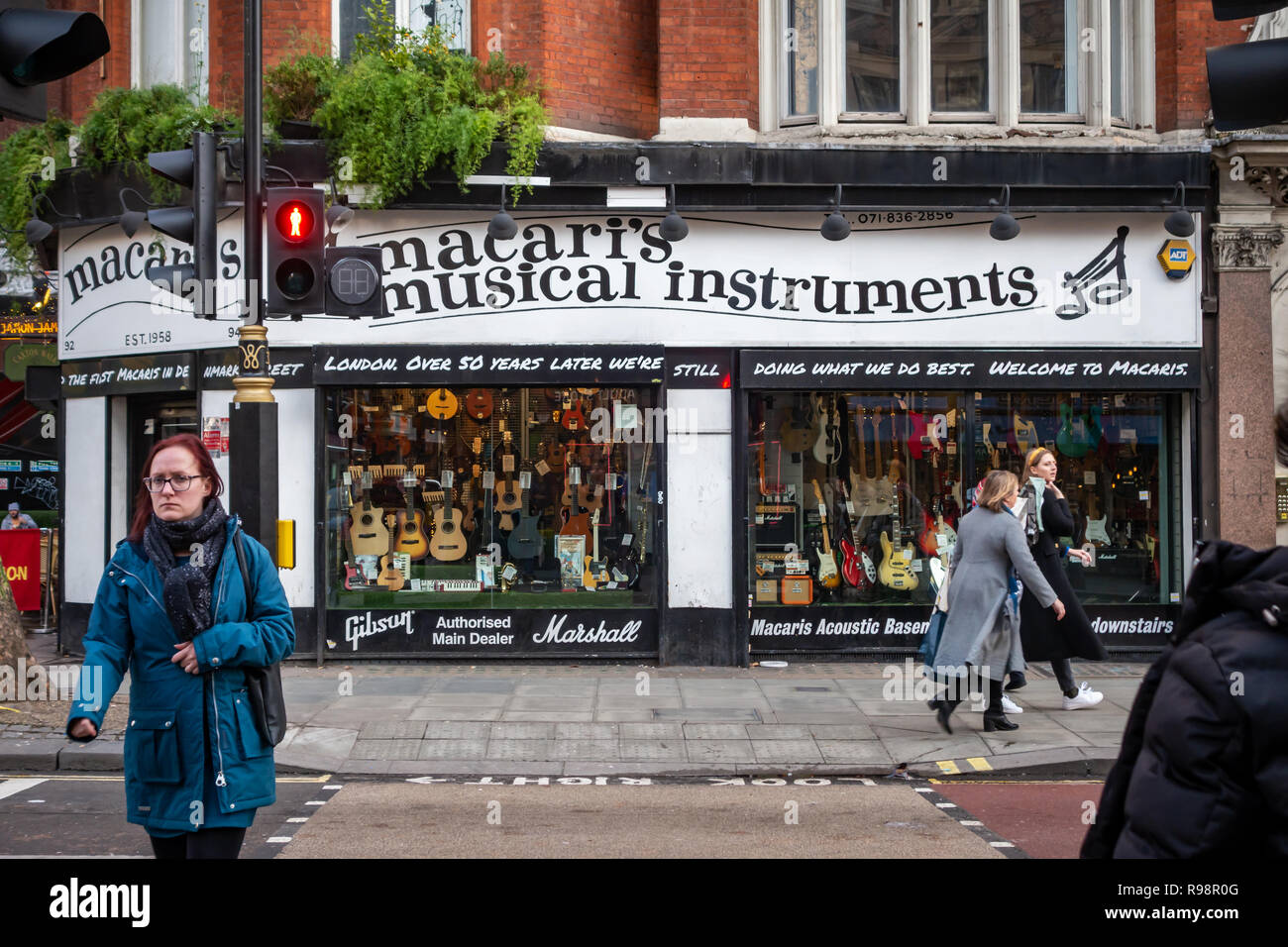 Beruhmte Macaris Musikinstrumente Shop Shop Shop Vorne In