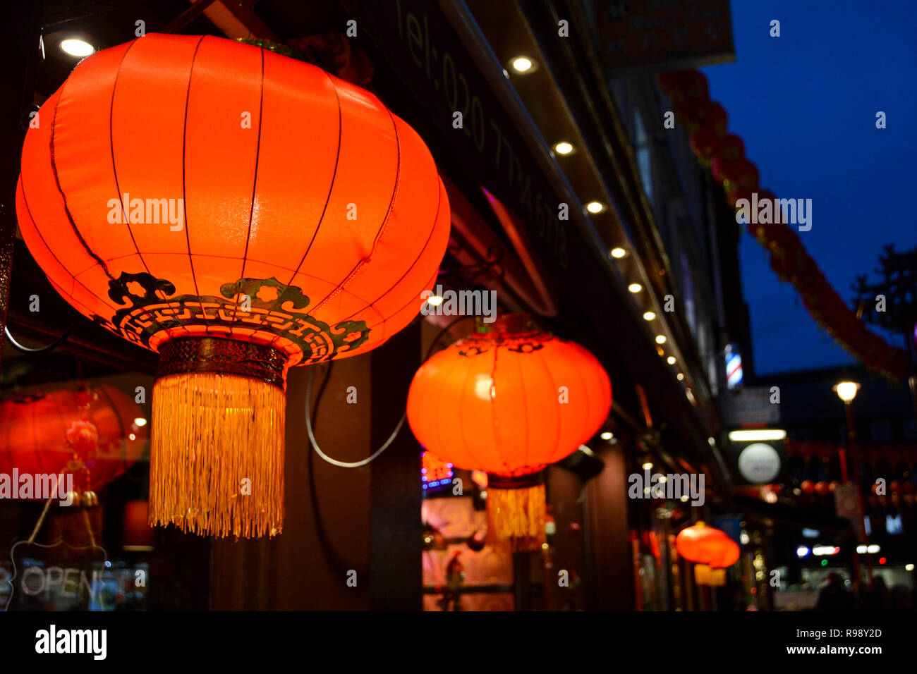 Chinesische Papier Laternen vor einem Restaurant in Londons SOHO-Bereich. Stockfoto