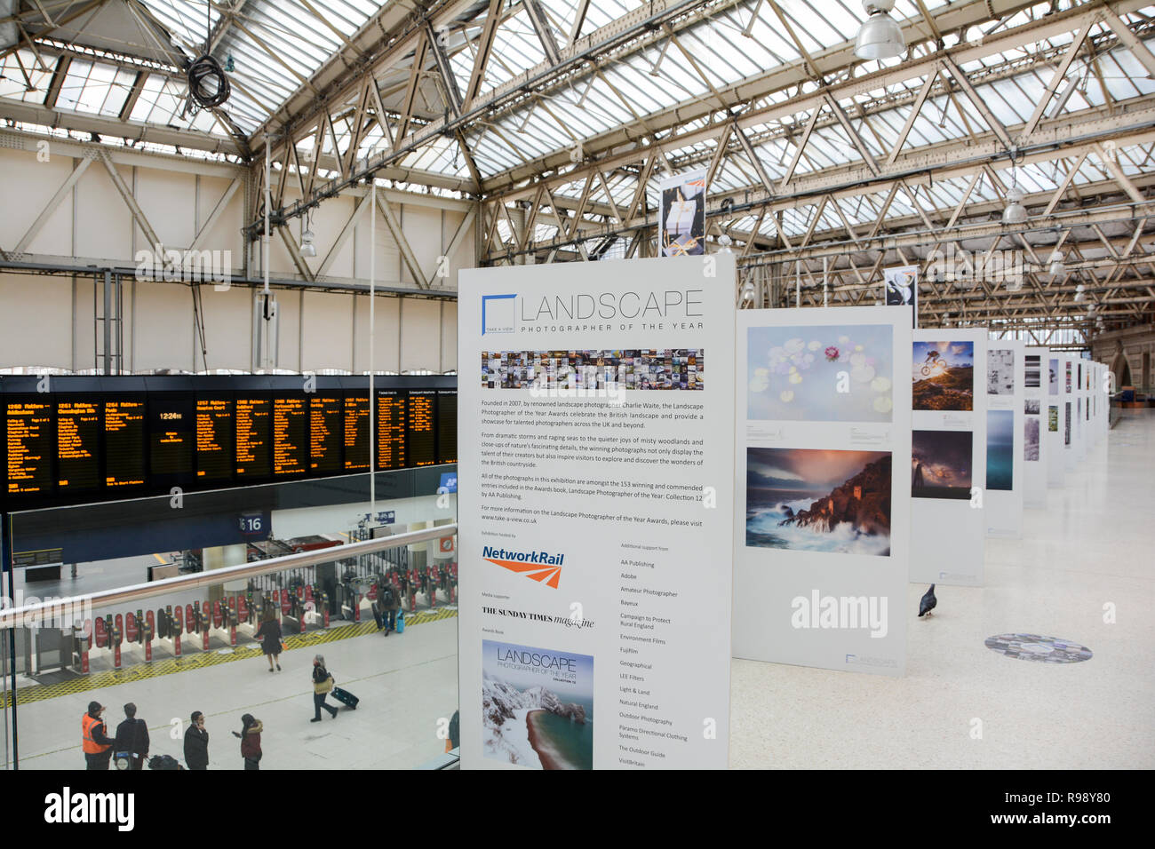 Landschaft Fotograf des Jahres Ausstellung im Bahnhof London Waterloo, London, UK Stockfoto