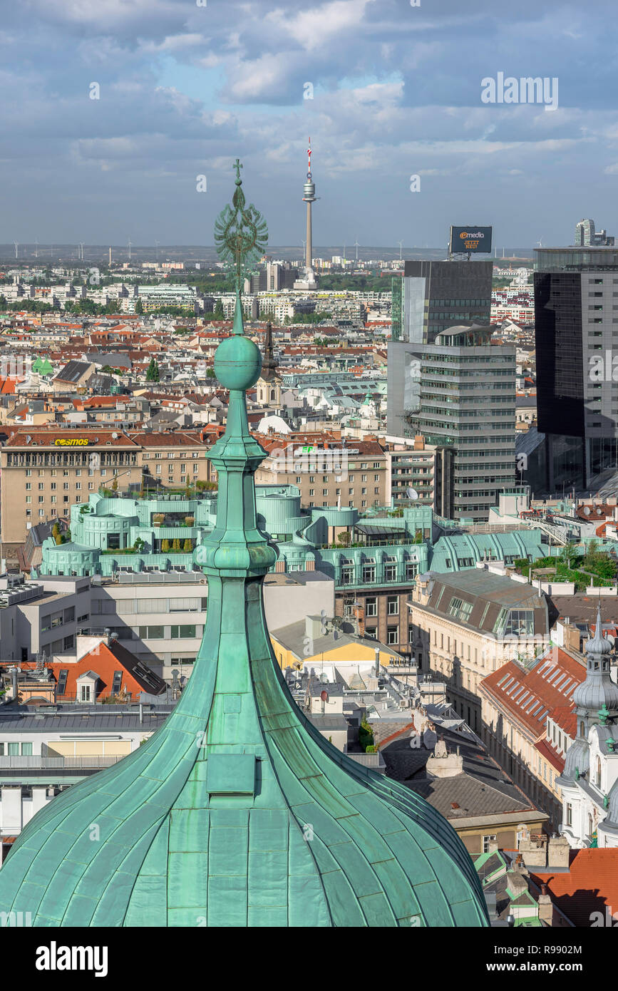 Vienna Skyline, mit Blick auf die nördliche Skyline von Wien im Bild von der Südturm des Stephansdom, Wien, Österreich. Stockfoto