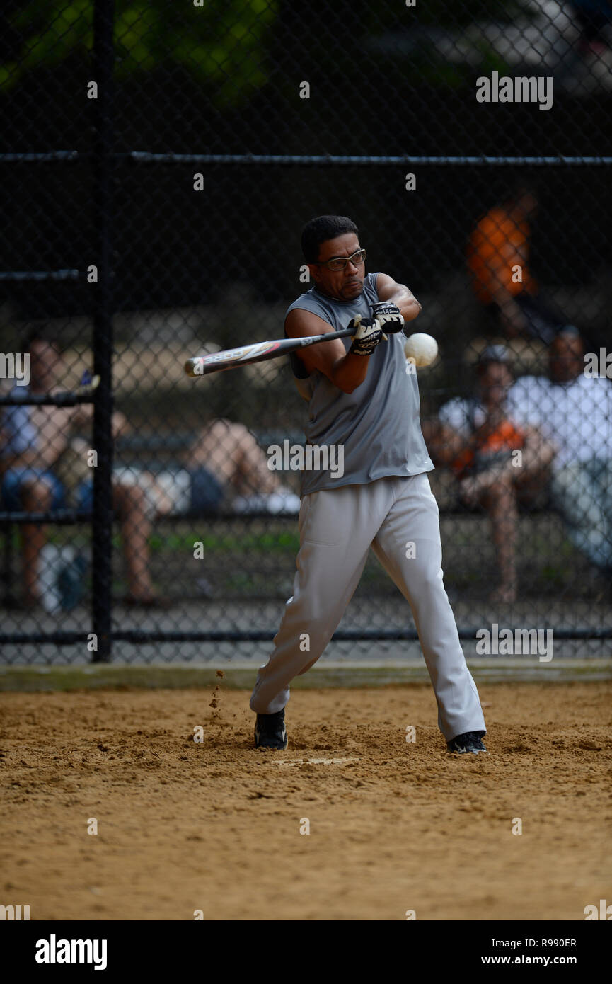 Softball Spieler im Central Park in New York City Stockfoto