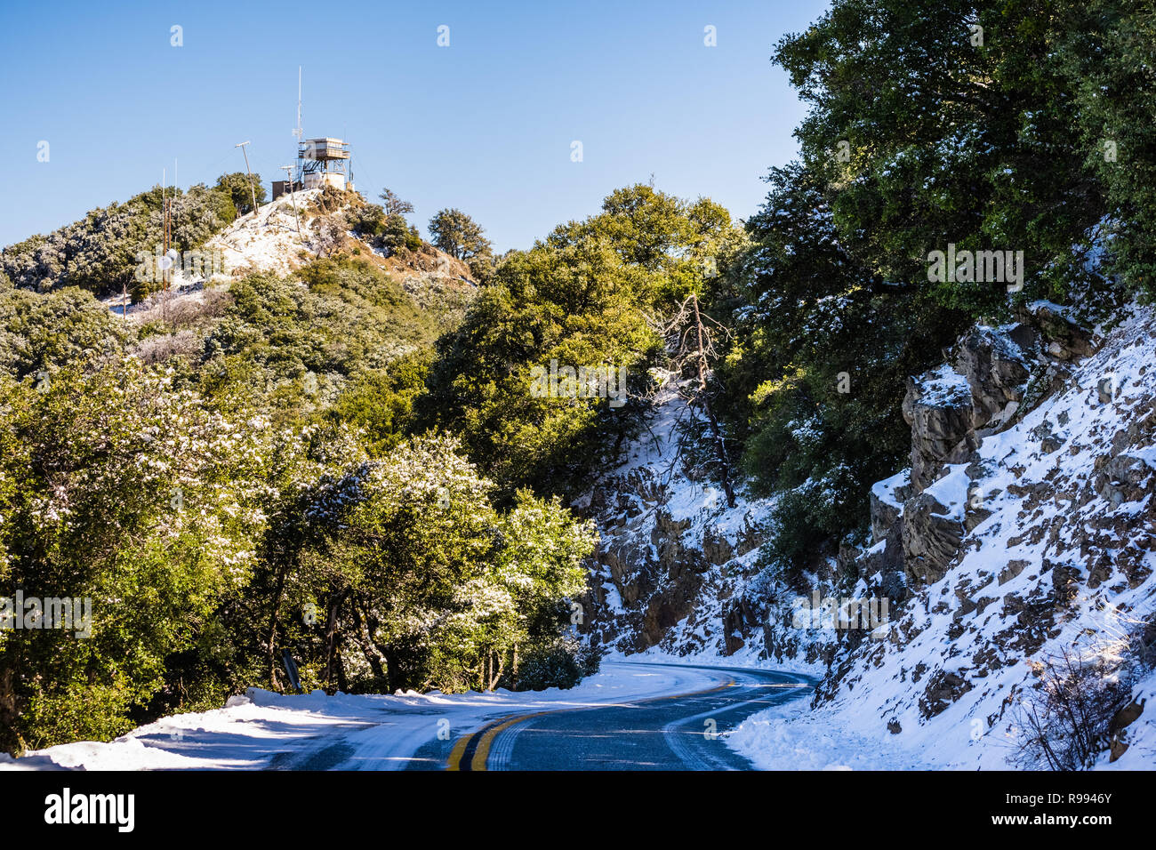 Verschneite Straße auf Mt Hamilton, San Jose, San Francisco Bay Area, Kalifornien Stockfoto