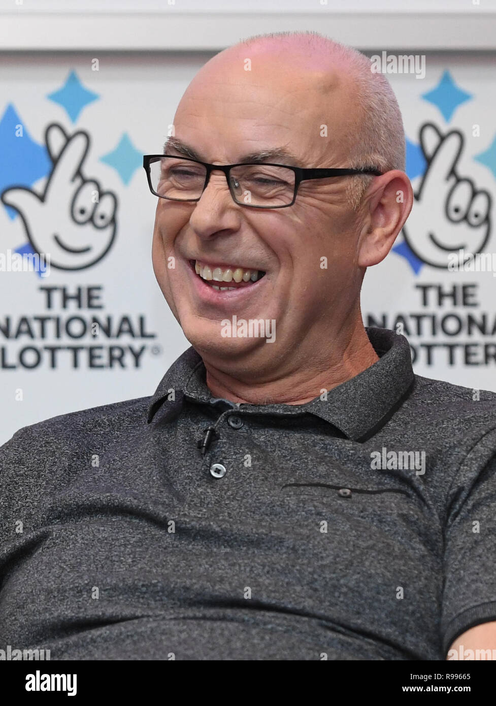 Andrew Clark, 51, aus Boston, Lincolnshire, feiert seine £ 76,369,806.80 EuroMillions Jackpot Gewinn aus der Verlosung am Freitag, dem 2. November 2018 in Belton Woods Hotel, Grantham. Stockfoto