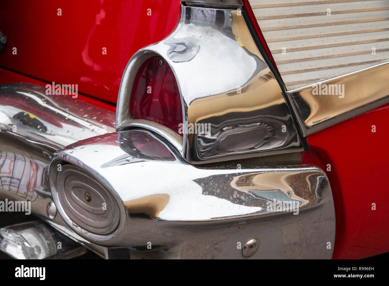 LONDON, ENGLAND - 28. April 2018. 1957 Ford Chevrolet Bel Air GMC bei der jährlichen Oldtimer Ausstellung und Vintage Kleidung Markt im Kings Cross, Lon Stockfoto