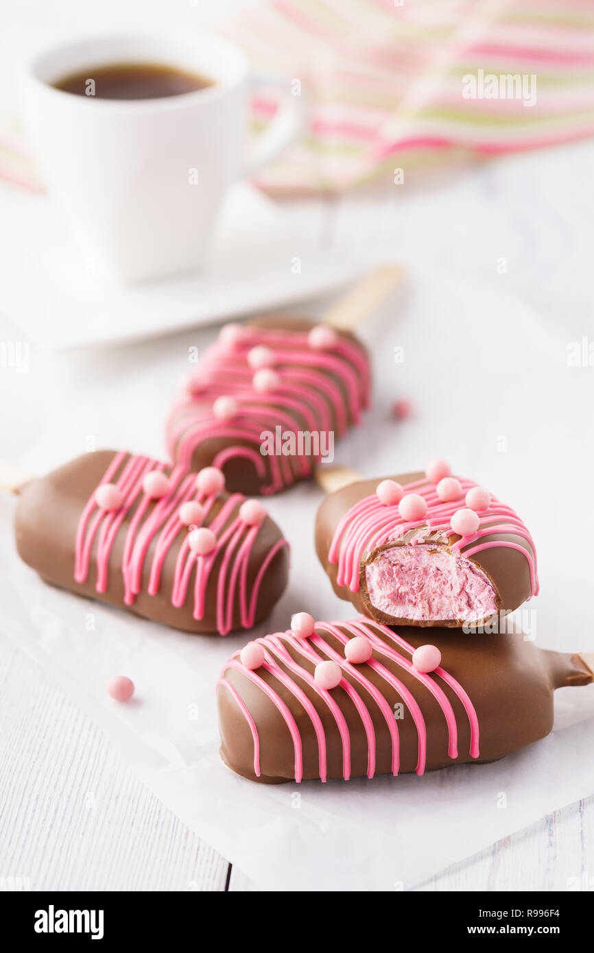 Strawberry Marshmallow wie Eis zum Nachtisch geprägt. Stockfoto