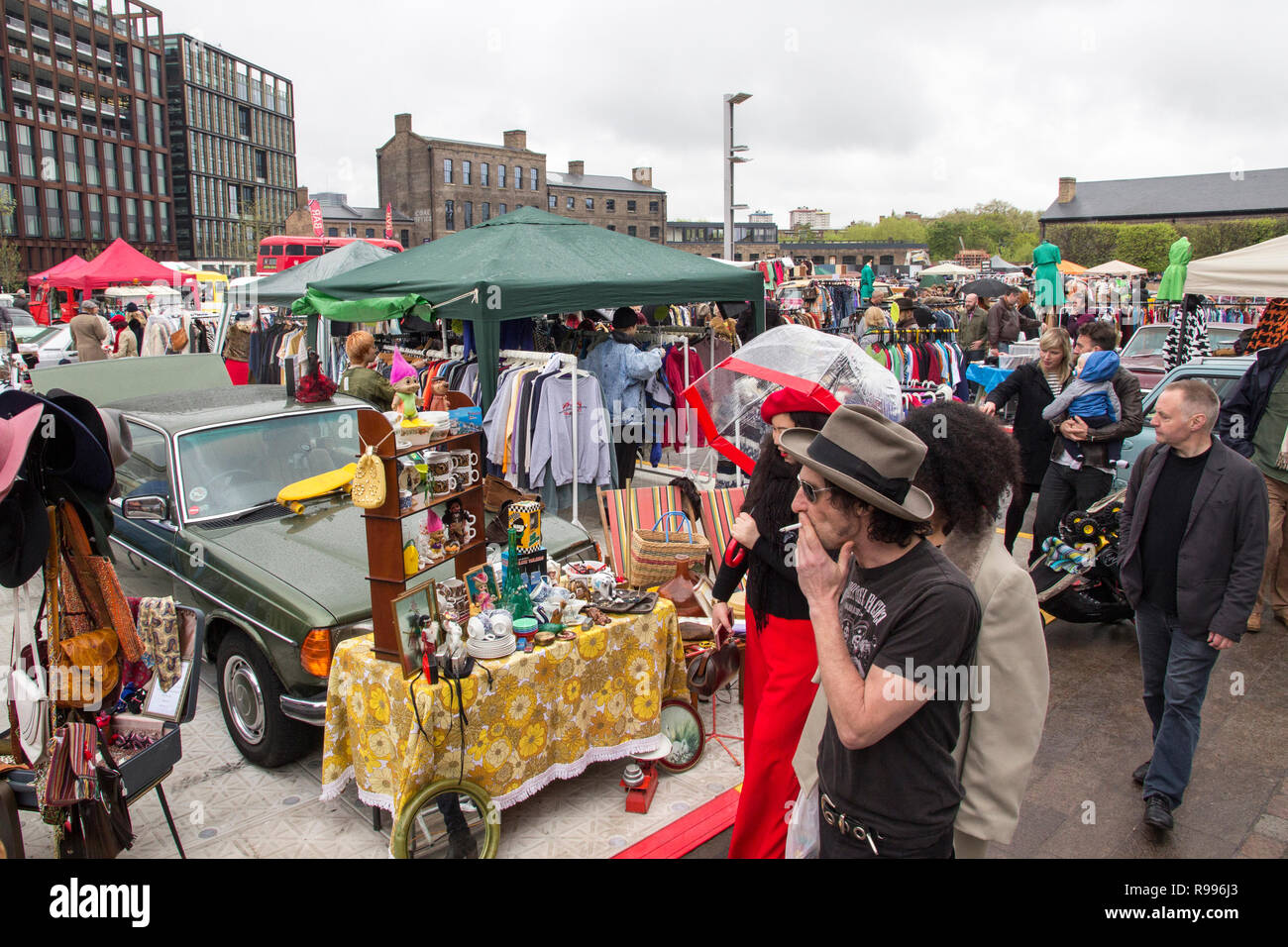 LONDON, ENGLAND - 28. April 2018. Jährliche Oldtimer Ausstellung und Vintage Kleidung Markt im Kings Cross, London, England, 28. April 2018. Stockfoto