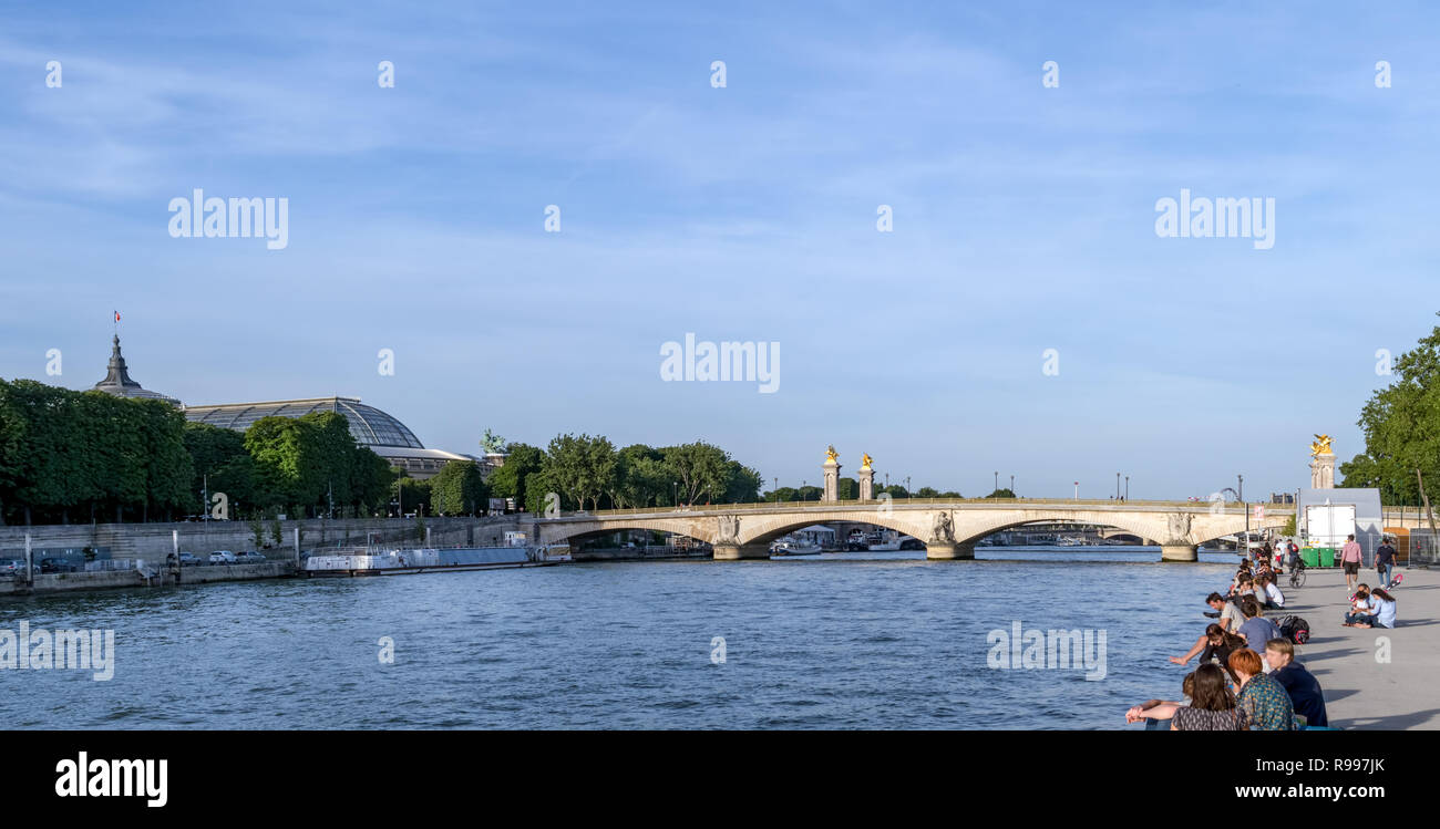 Pont des Invalides und Großen Palast - Paris, Frankreich Stockfoto