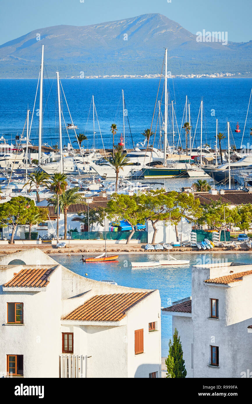Hafen von Alcudia, touristischen Zentrum im Norden von Mallorca, Spanien. Stockfoto