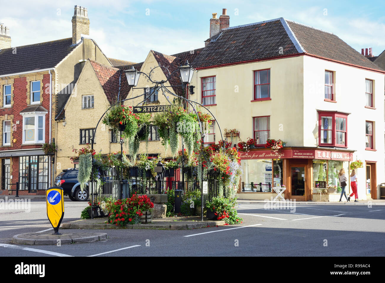 Thornbury blühende Stadt Pumpe, High Street, Thornbury, Gloucestershire, England, Vereinigtes Königreich Stockfoto