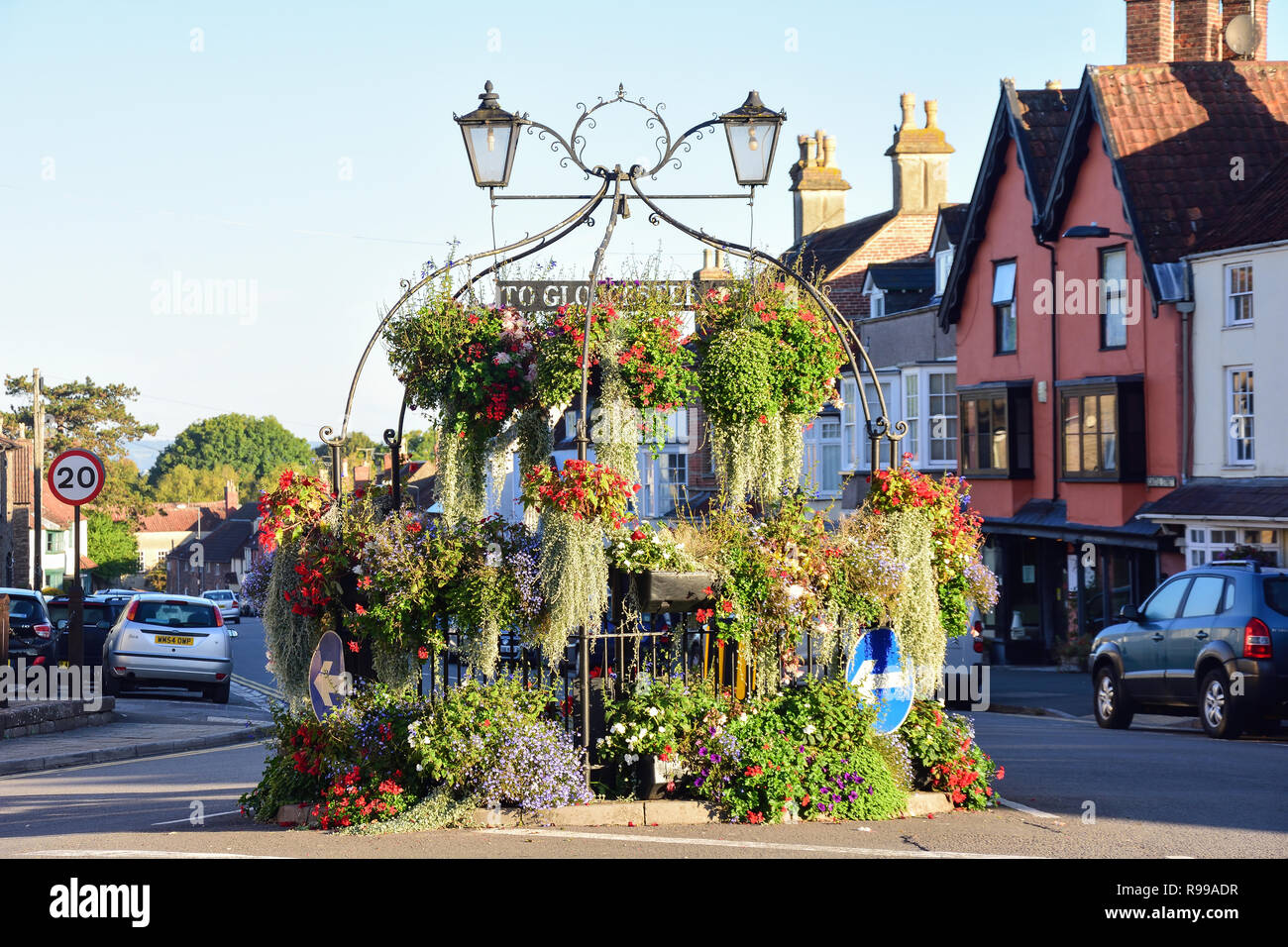Thornbury blühende Stadt Pumpe, Castle Street, Thornbury, Gloucestershire, England, Vereinigtes Königreich Stockfoto