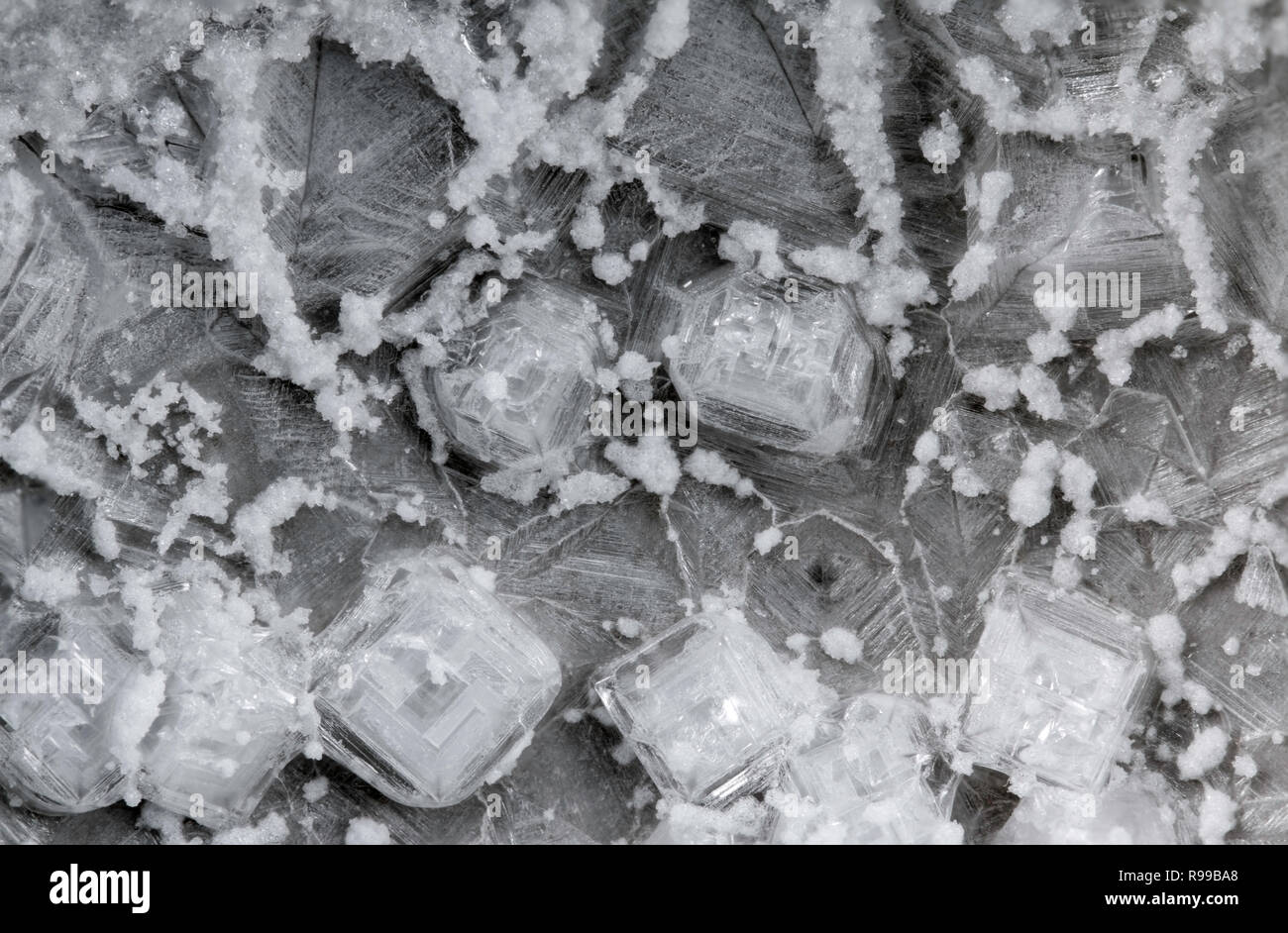 Nahaufnahme von kubischen Natriumchlorid Kristalle Stockfoto