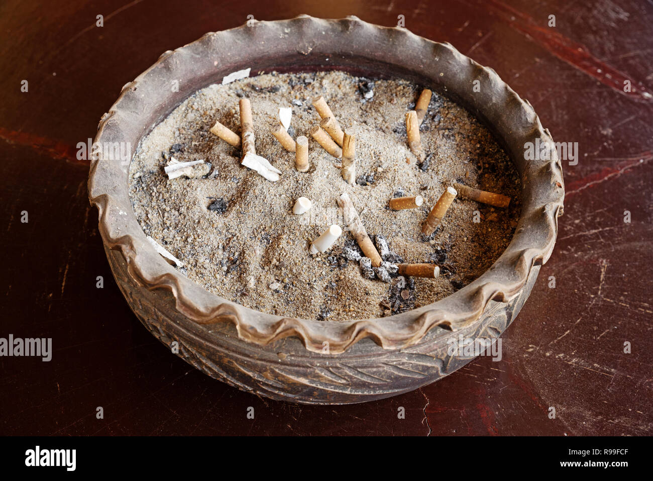 Keramik asche -Fotos und -Bildmaterial in hoher Auflösung – Alamy