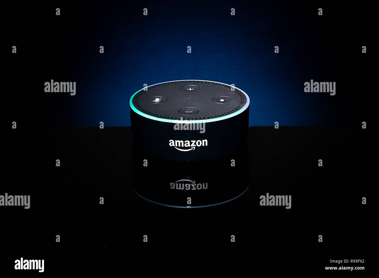 Amazon Echo Dot Schwarz Stockfoto