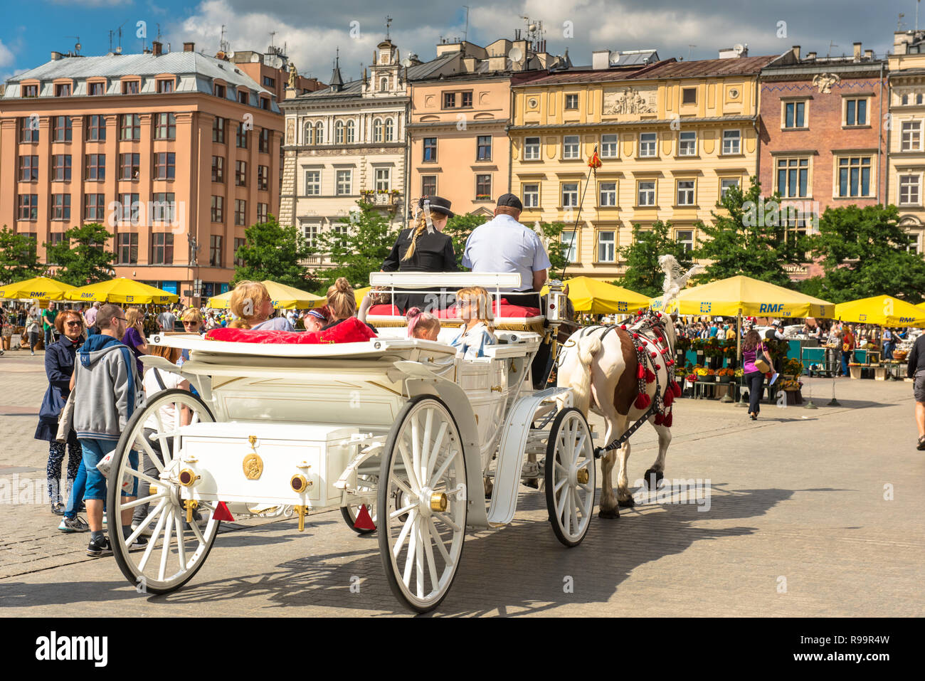 Krakau, Polen - Juli 05, 2018: ein Pferd und Wagen trägt Touristen in Krakau, Polen Stockfoto