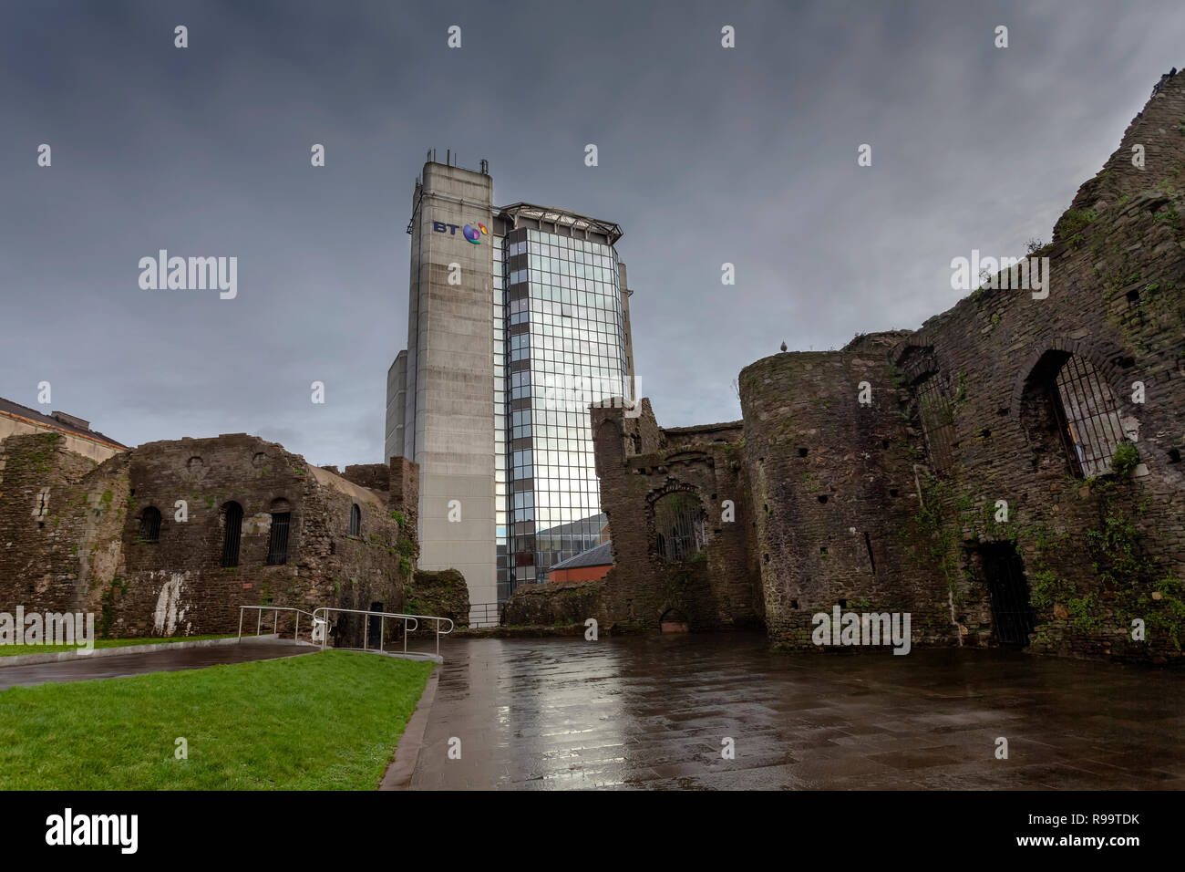 Swansea Burg und den BT Tower Stockfoto