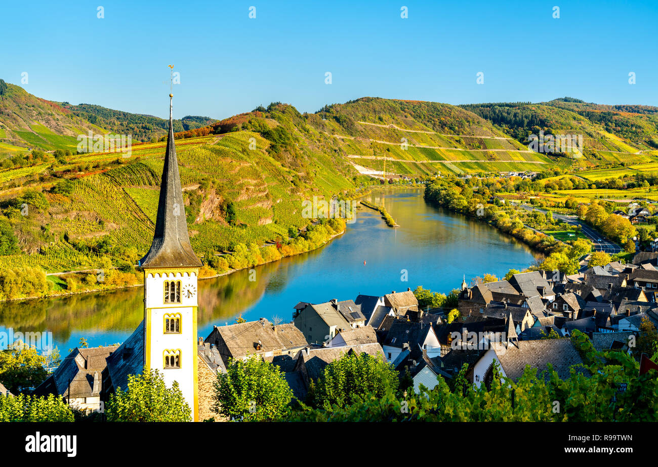 St. Lorenz Kirche an der Mosel Bogen - Bremm, Deutschland Stockfoto